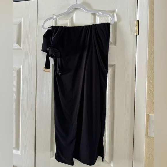 Club L London BLACK THIGH SPLIT MAXI SKIRT WITH FLOWERS - Picture 5 of 5